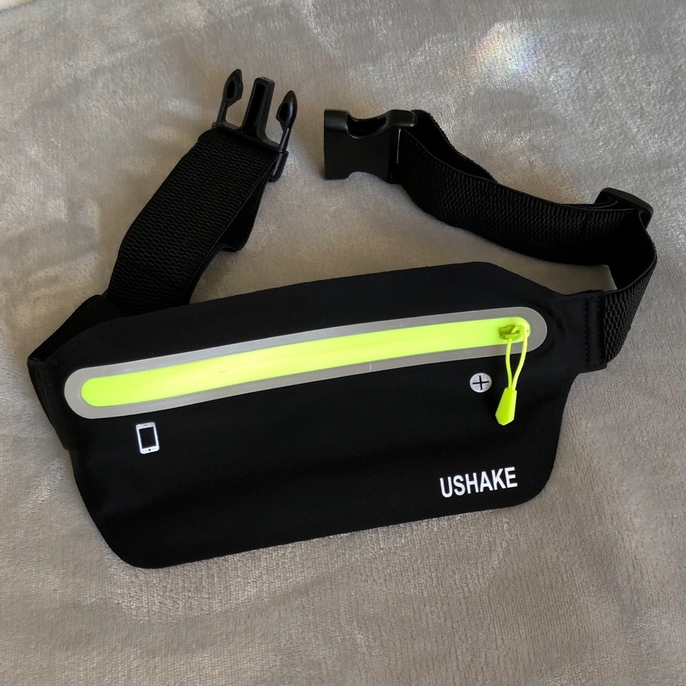 Compact Running Pouch NWT✨